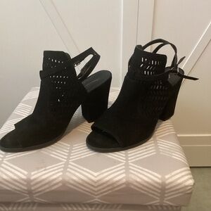 American Eagle scrappy shoes with peek a boo toe